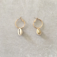 FASHION JEWELRY CASUAL GOLD COLOR PLATING WITH NATURAL SHELL CHARM HOOP EARRINGS