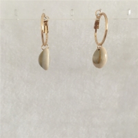 FASHION JEWELRY CASUAL GOLD COLOR PLATING WITH NATURAL SHELL CHARM HOOP EARRINGS