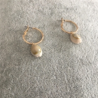 FASHION JEWELRY CASUAL GOLD COLOR PLATING WITH NATURAL SHELL CHARM HOOP EARRINGS
